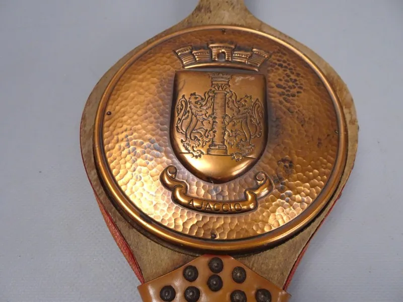 Mooi versierde blaasbalg met koper