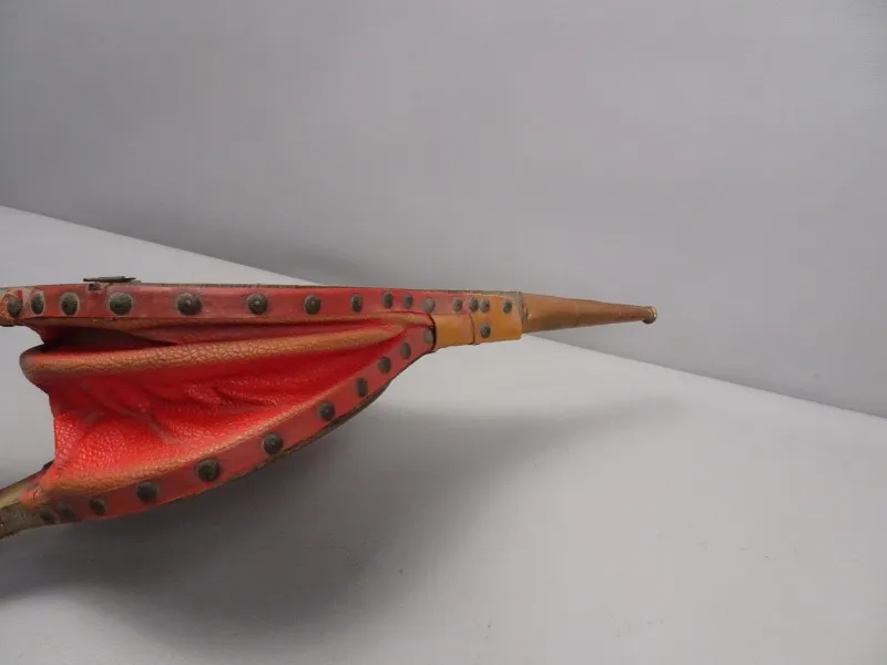 Mooi versierde blaasbalg met koper