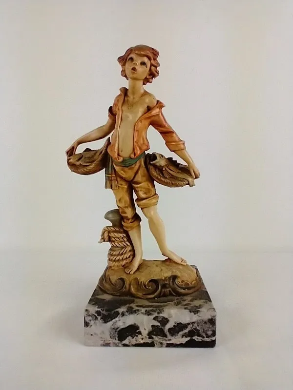 Italiaans beeldje van jongen (Simonetti)