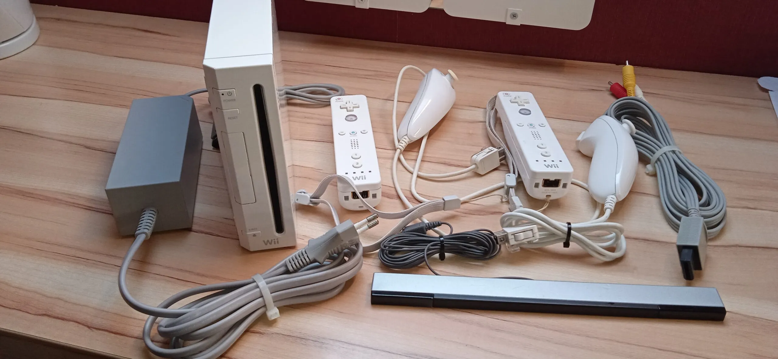 Nintendo Wii + 2 controllers + 2 nunchuks + 8 spelletjes